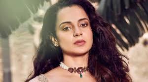  Bollywood actress Kangana Ranaut got angry after seeing the paparazzi outside her house.