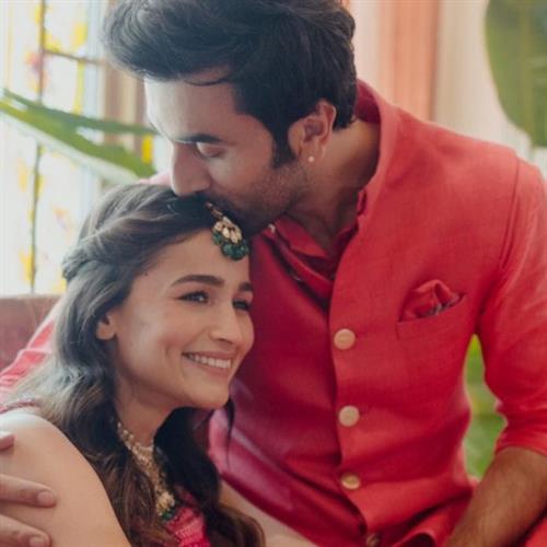 Alia Bhatt and Ranbir Kapoor hosted a reception at their home, many film personalities attended reception