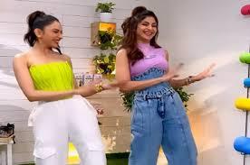 Watch Video Reels: Shilpa Shetty, Rakul Preet Singh will win over your heart 'haule haule' with their dance moves on Hauli Hauli.