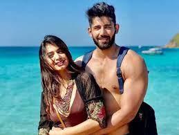  Divya Agarwal Announces Her Break Up with Varun Sood After Dating For 4 Years.