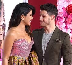 Priyanka Chopra And Nick Jonas Played Holi Fiercely With Friends.