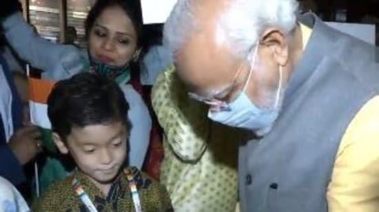 A Japanese kid impresses Indian PM Narendra Modi with his hindi fluency
