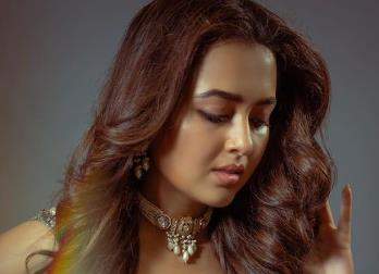 Tejasswi Prakash is looking very beautiful in the latest pictures.