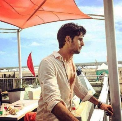 Siddarth Malhotra Hot Looks that leaves you thinking about him!
