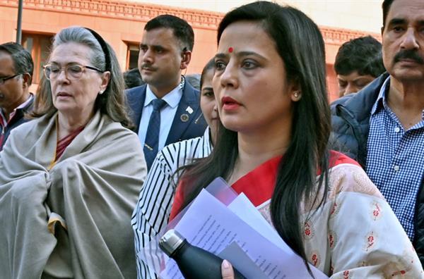 Mahua Moitra's troubles increased, ED registered a case under PMLA Act.