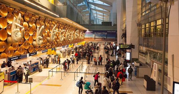 दिल्ली हवाईअड्डे पर 'परमाणु बम' की धमकी के आरोप में 2 यात्री गिरफ्तार।