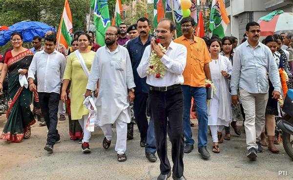 Murshidabad Women Support Congress' Adhir Chowdhury By Offering ₹ 11,000