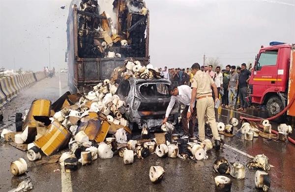 Horrific Road Accident in Rajasthan: Car Rams Into Truck, 7 Burnt Alive