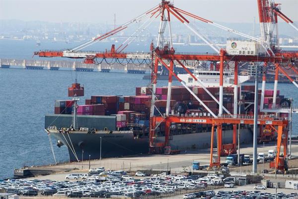 निर्यात में सुधार के बावजूद जापान ने लगातार तीसरे वित्तीय वर्ष में व्यापार घाटा दर्ज किया है