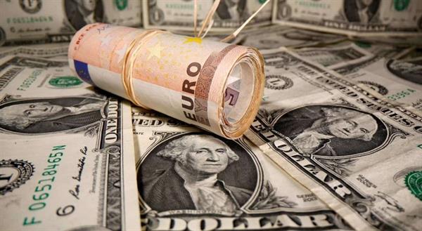 गिरावट के लगातार दूसरे सप्ताह में, भारत का विदेशी मुद्रा भंडार 2.28 अरब डॉलर घटकर 640.33 अरब डॉलर रह गया।