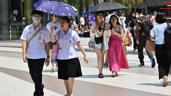 चिलचिलाती गर्मी के कारण स्कूल बंद, पूरे एशिया में स्वास्थ्य संकट पैदा