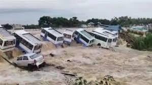 Cyclone Fengal wreaks havoc in Tamil Nadu and Puducherry, buses start floating in flood waters... IMD issues warning.