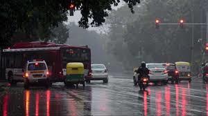 Weather changed in Delhi-NCR, rain showers along with thunder and lightning.