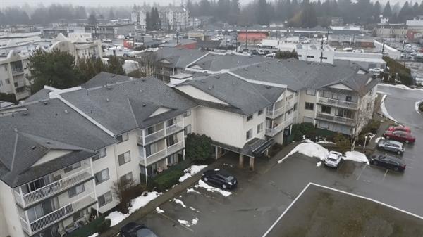 ‘Brutal for everybody’: Abbotsford apartment building without heat for over a month