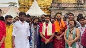 Elvish Yadav again did a new scandal, complaint filed over the pictures of Kashi Vishwanath temple.