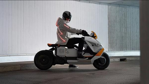 BMW's premium scooter CE 04 will be launched in India on this day, know some special things related to it.