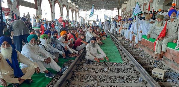 किसान नेताओं ने 10 मार्च को राष्ट्रव्यापी विरोध प्रदर्शन, 'रेल रोको' का आह्वान किया।