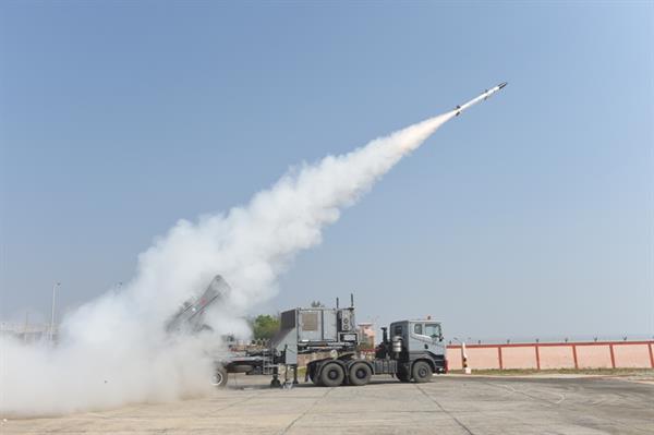  भारत ने घरेलू मिसाइल का पहला परीक्षण उड़ान सफलता से किया।