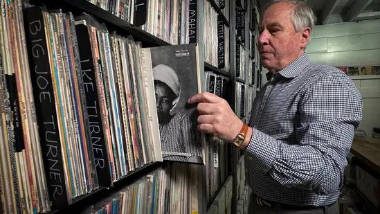  Vinyl records return to UK inflation basket for first time in 32 years