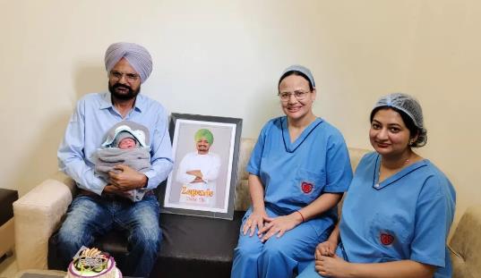 Sidhu Moose Wala's mother gives birth to a son.