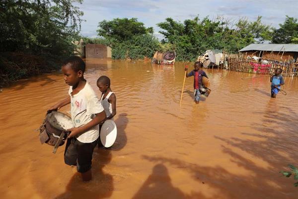 केन्या में आपदाप्राप्त वर्षा का कारण क्या है?