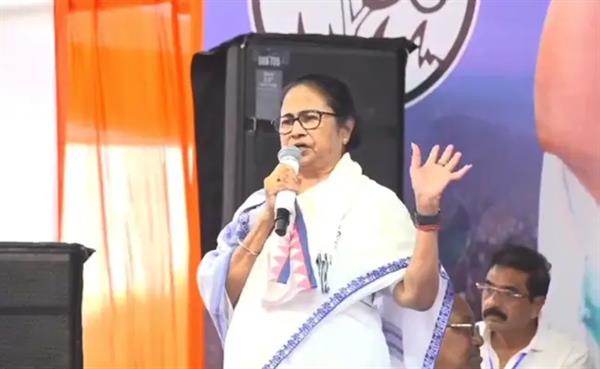 "Edited Videos Shown, Have Pen Drive": Mamata Banerjee Attacks Governor