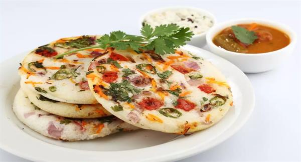 To make your weight loss journey easier, make Makhana Uttapam for breakfast; know its recipe.