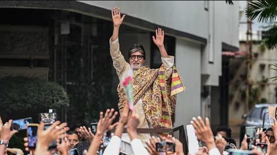 Amitabh Bachchan celebrates his 82nd birthday by greeting fans outside Jalsa in Mumbai. Watch