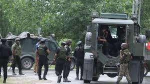 There was a terrorist attack on an army vehicle in Gulmarg, in which 5 soldiers were injured.